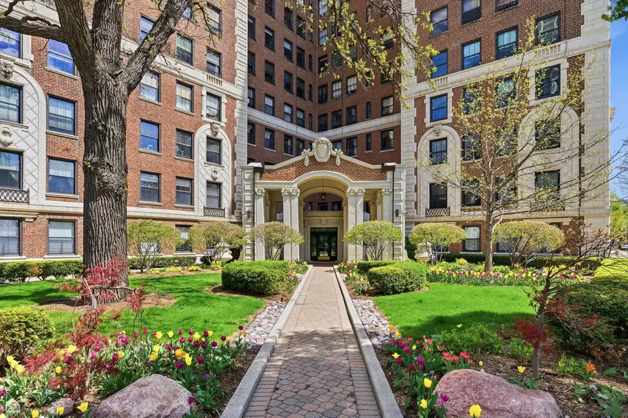 5555 S Everett Avenue #D9, Chicago, IL 60637 - #2