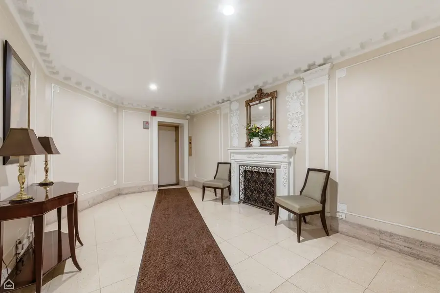 5555 S Everett Avenue #D9, Chicago, IL 60637 - #3