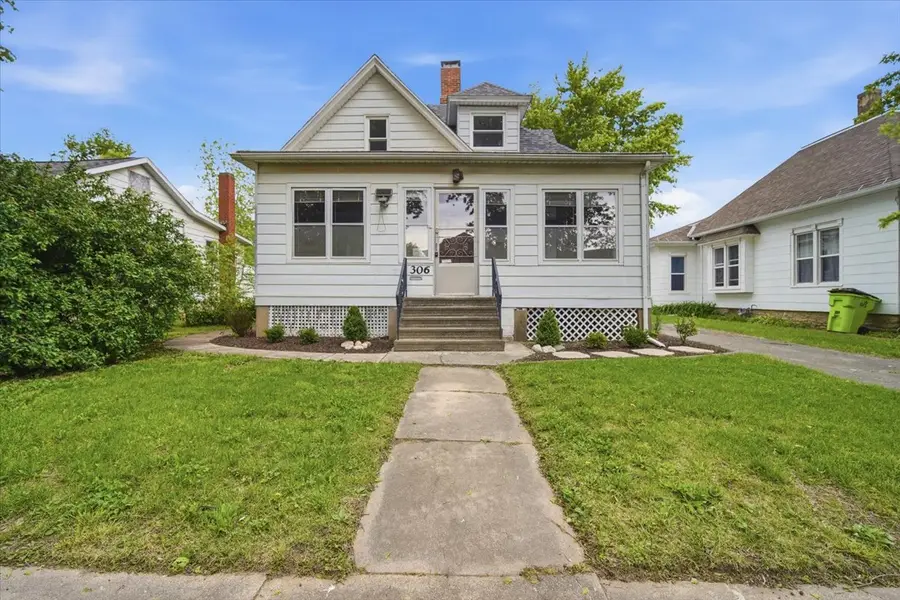 306 E Oak Street, Fairbury, IL 61739 - #2