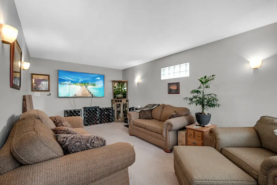 10445 S Avenue E, Chicago, IL 60617 - #2