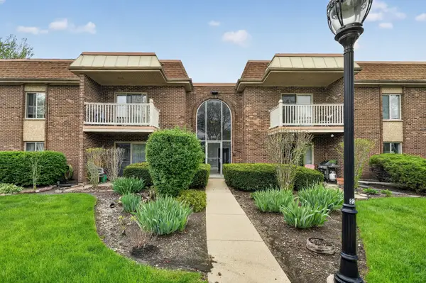 902 W Alleghany Drive #1D, Arlington Heights, IL 60004