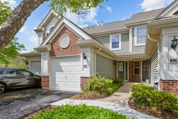 942 Little Falls Court, Elk Grove Village, IL 60007