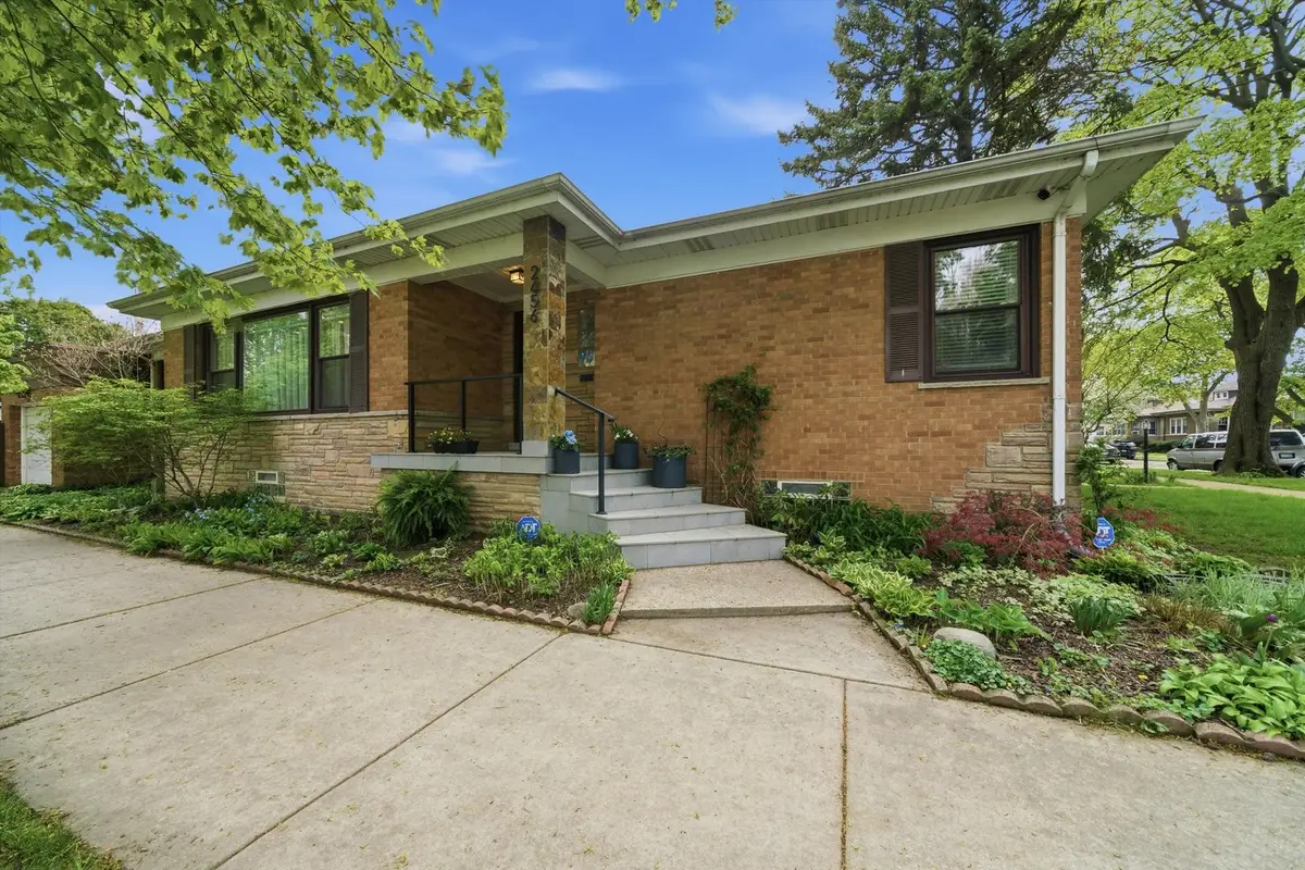 2456 W Farwell Avenue, Chicago, IL 60645 - #1