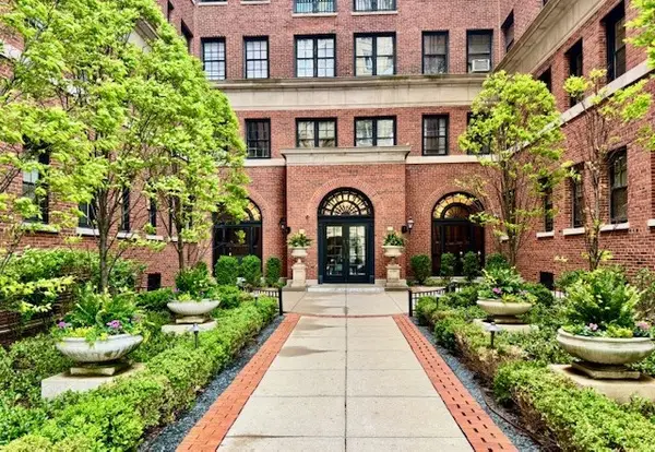 400 W Deming Place #3L, Chicago, IL 60614