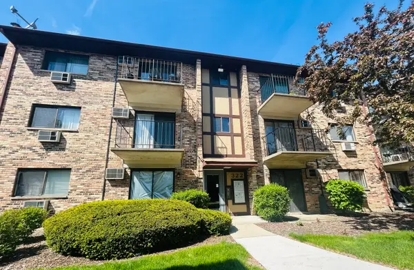322 Klein Creek Court #E, Carol Stream, IL 60188