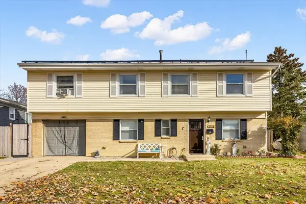6881 Hickory Street, Hanover Park, IL 60133