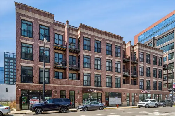 210 N Halsted Street #4, Chicago, IL 60661