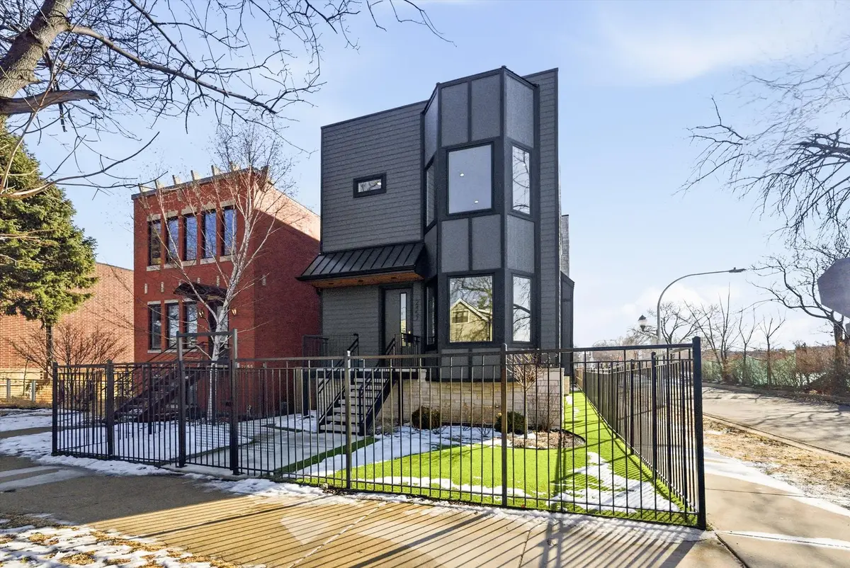 2457 W Byron Street, Chicago, IL 60618 - #1