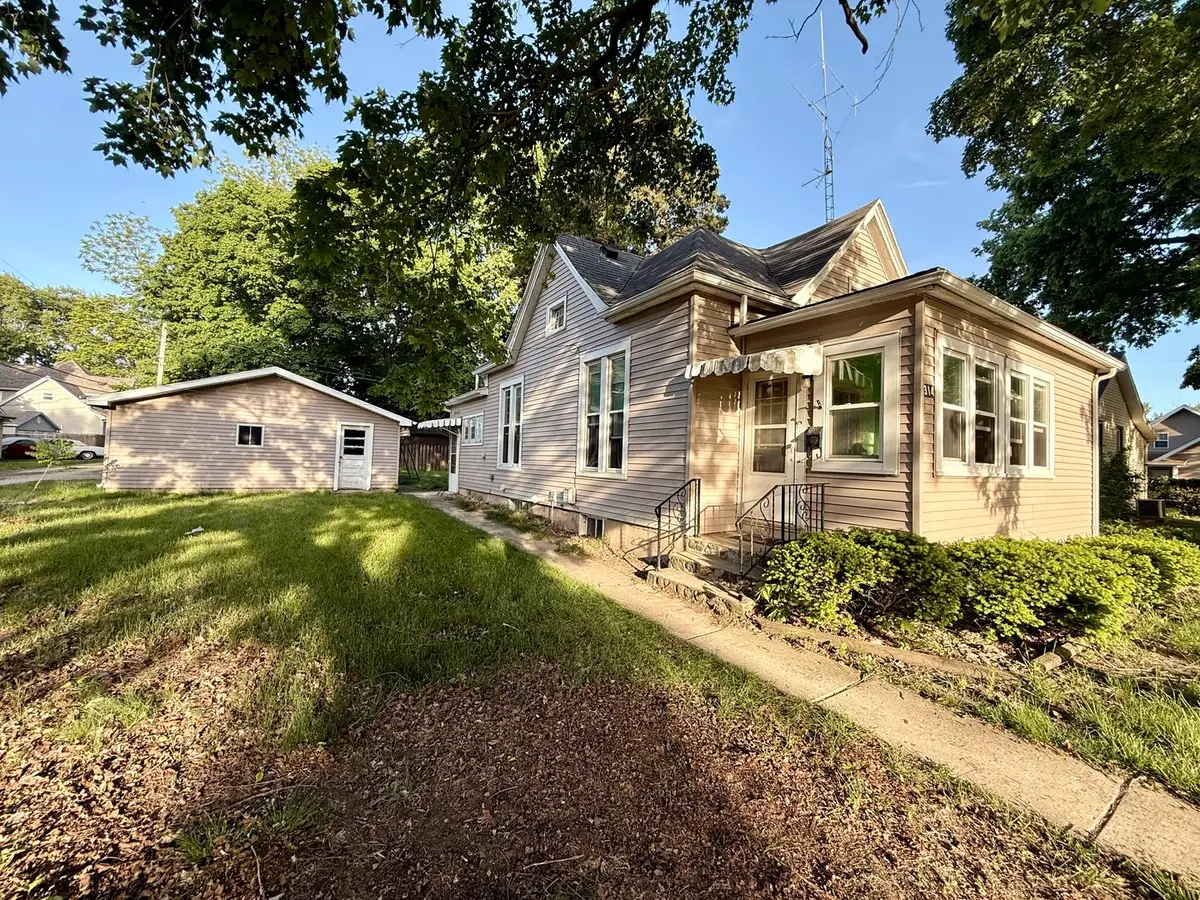 314 S Quincy Street, Clinton, IL 61727 - #1