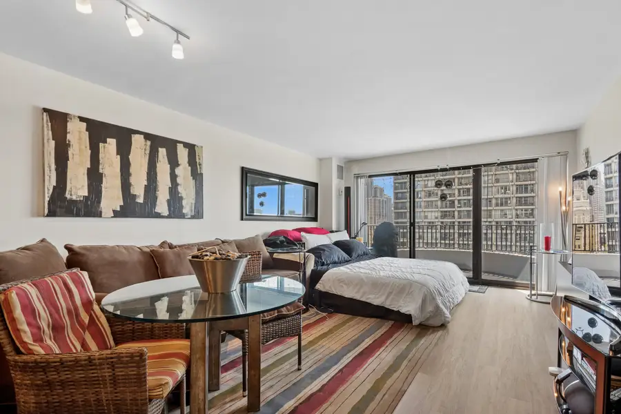2020 N Lincoln Park West #8L, Chicago, IL 60614 - #3