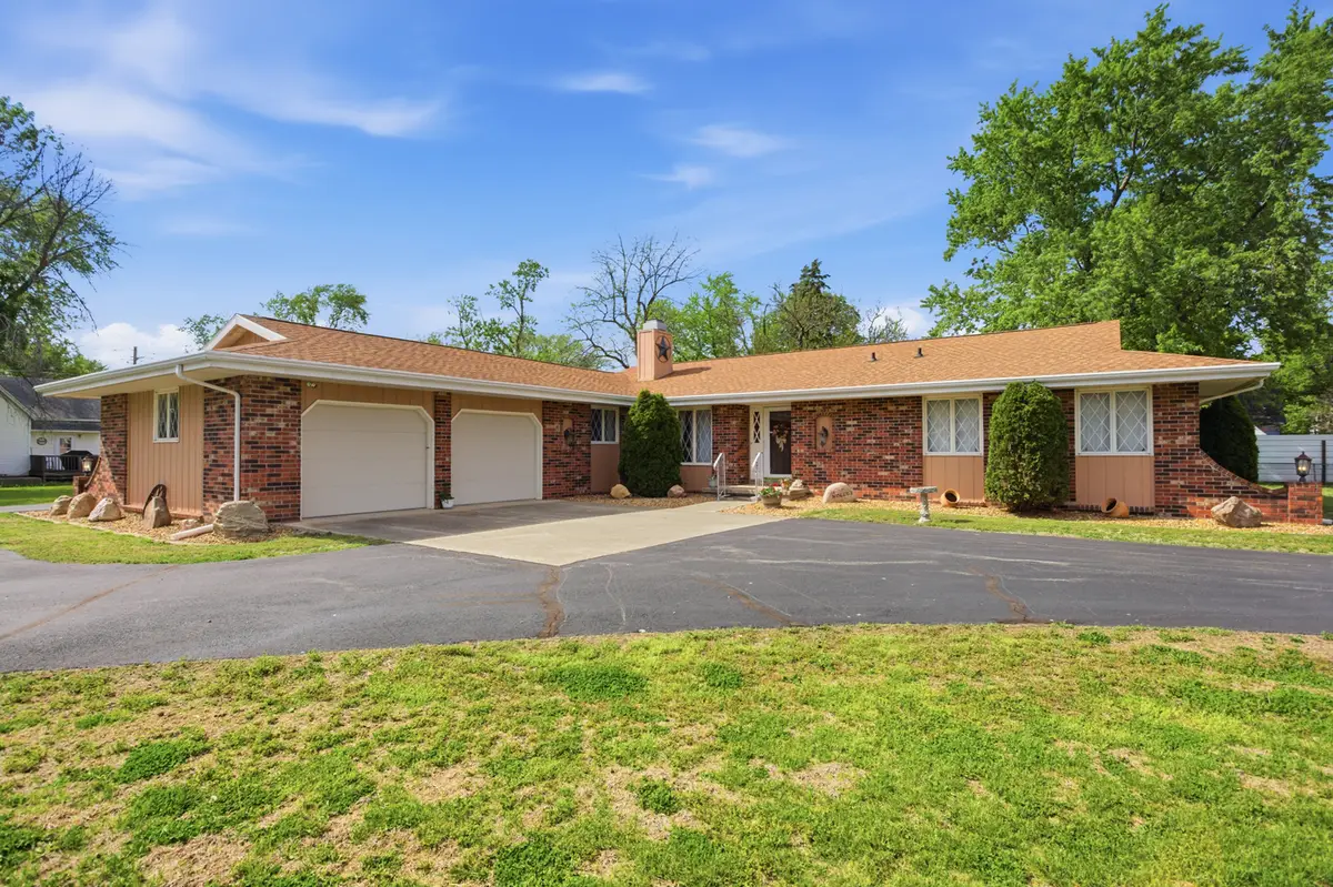 208 Water Street, Kansas, IL 61933 - #1
