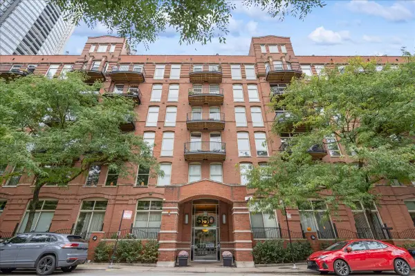 550 N Kingsbury Street #614, Chicago, IL 60654