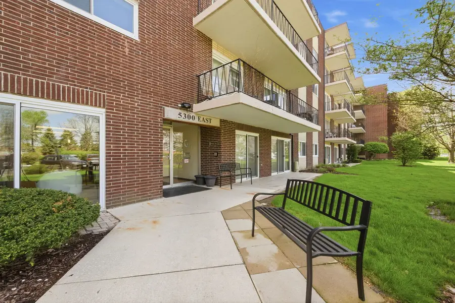 5300 Walnut Avenue #23C, Downers Grove, IL 60515 - #2