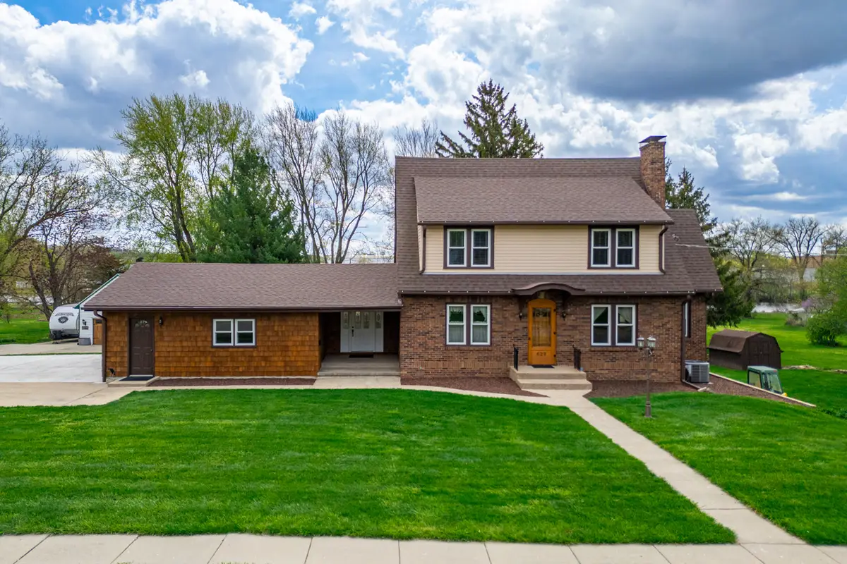629 E Lincoln Avenue, Belvidere, IL 61008 - #1