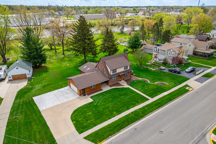 629 E Lincoln Avenue, Belvidere, IL 61008 - #3