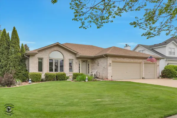 233 Goldenwood Court, Aurora, IL 60502