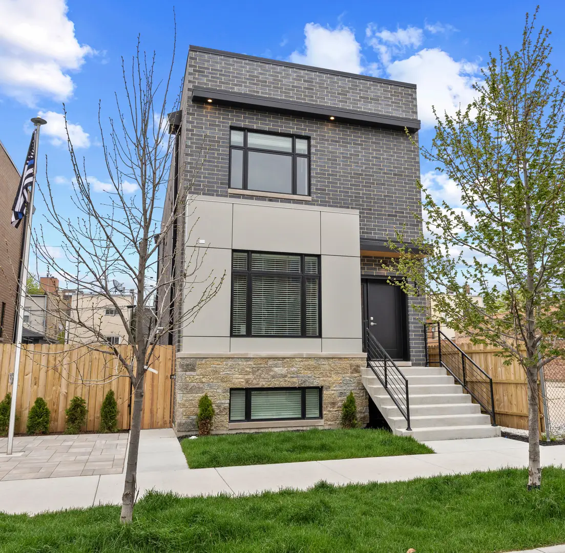 3231 S Shields Avenue, Chicago, IL 60616 - #1