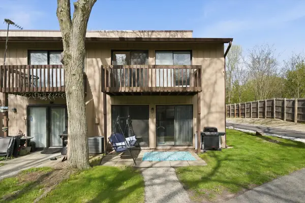 11 Saint Thomas Colony #1, Fox Lake, IL 60020