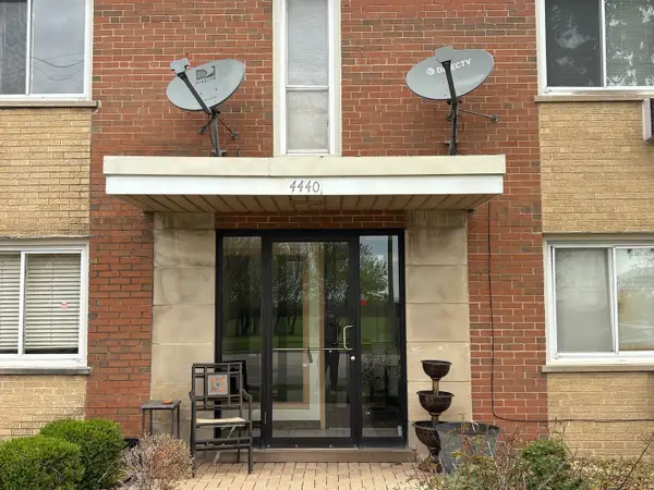 4440 W 111th Street #16, Oak Lawn, IL 60453