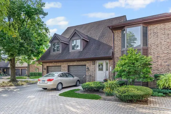44 Kings Court, Westchester, IL 60154