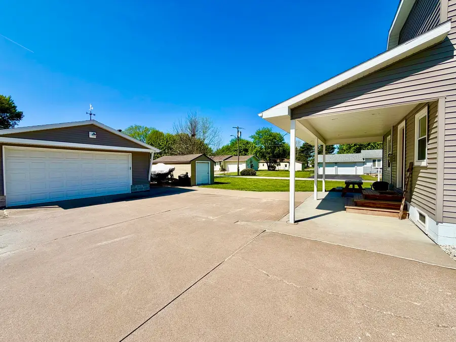 514 N Posey Street, Reynolds, IL 61279 - #3