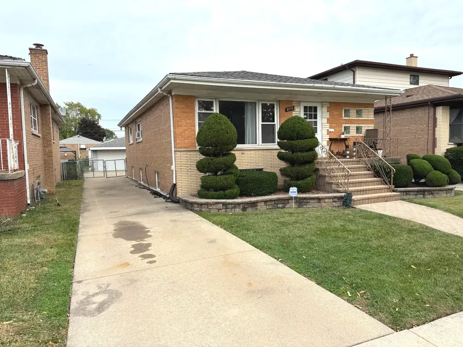 8737 S Richmond Avenue, Evergreen Park, IL 60805 - #3