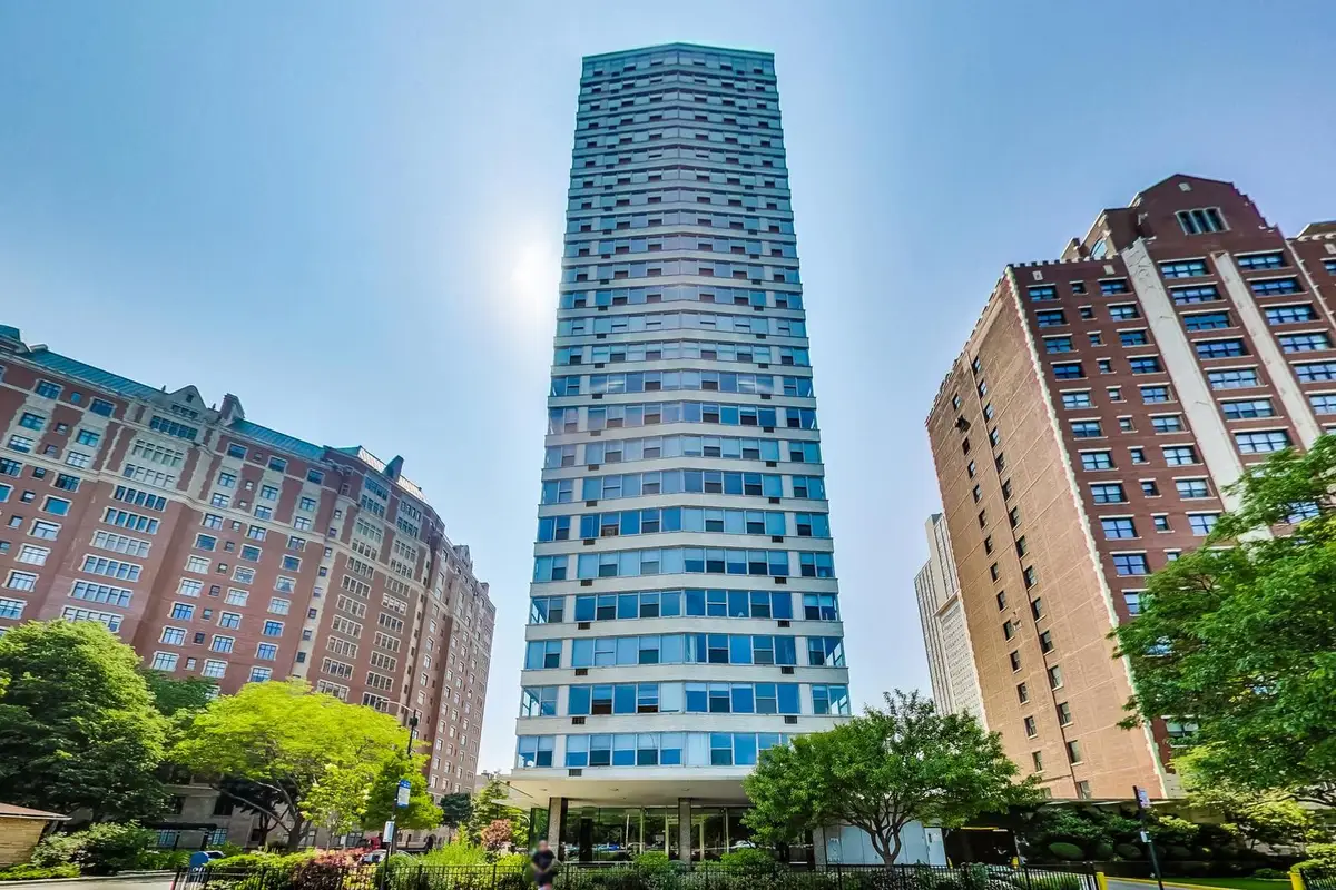 3900 N Lake Shore Drive #25C, Chicago, IL 60613 - #1