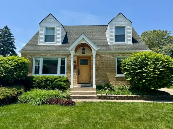 218 N Eastwood Avenue, Mount Prospect, IL 60056