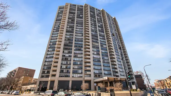 3930 N Pine Grove Avenue #903, Chicago, IL 60613