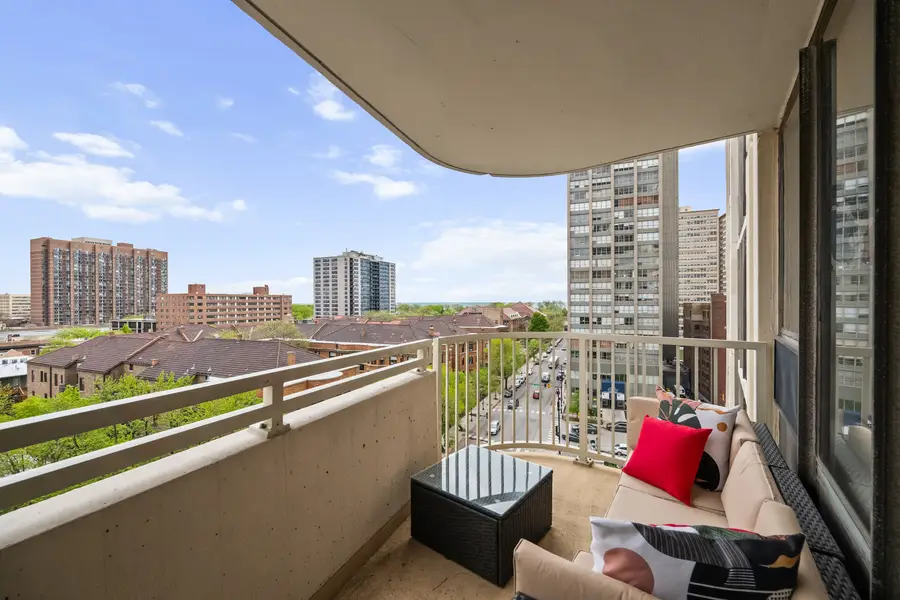 3930 N Pine Grove Avenue #903, Chicago, IL 60613 - #2