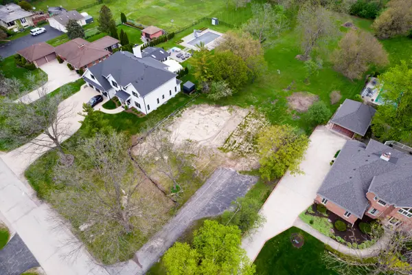 7725 S Drew Avenue, Burr Ridge, IL 60527
