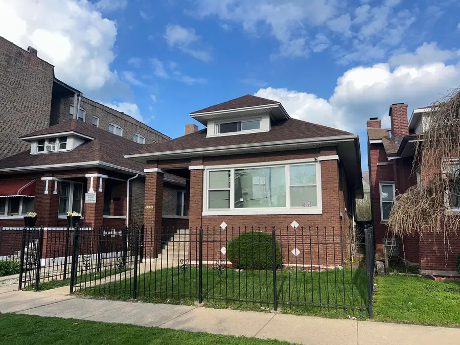 7221 S Bennett Avenue, Chicago, IL 60649 - #2