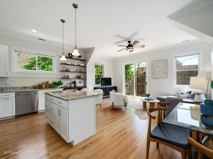 653 W Barry Avenue #2S, Chicago, IL 60657 - #2