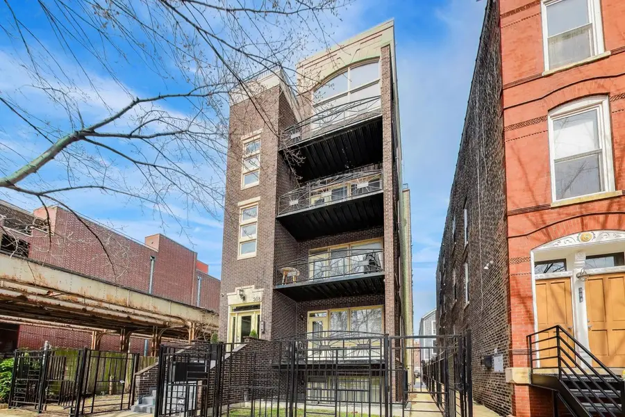 308 W Evergreen Avenue #2, Chicago, IL 60610 - #2
