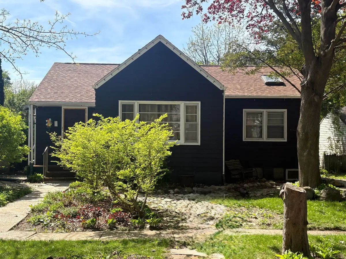 816 N 11th Street, Rochelle, IL 61068 - #1