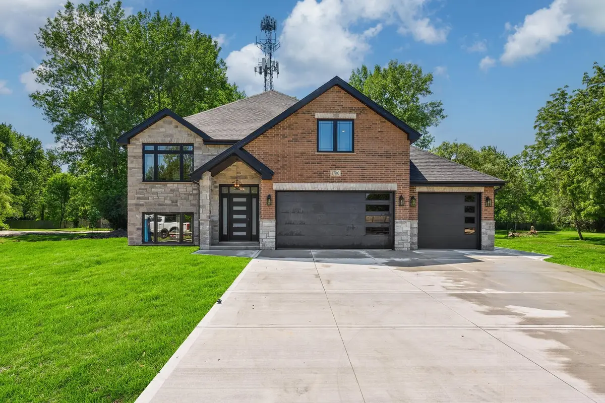 6556 W 85th Street, Burbank, IL 60459 - #1