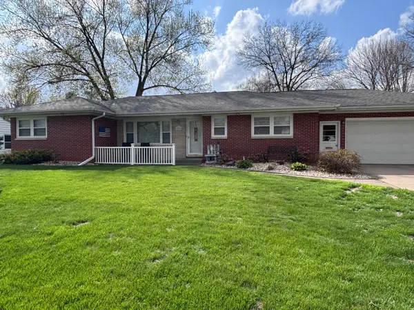 1202 N 4th Street, Clinton, IA 52732