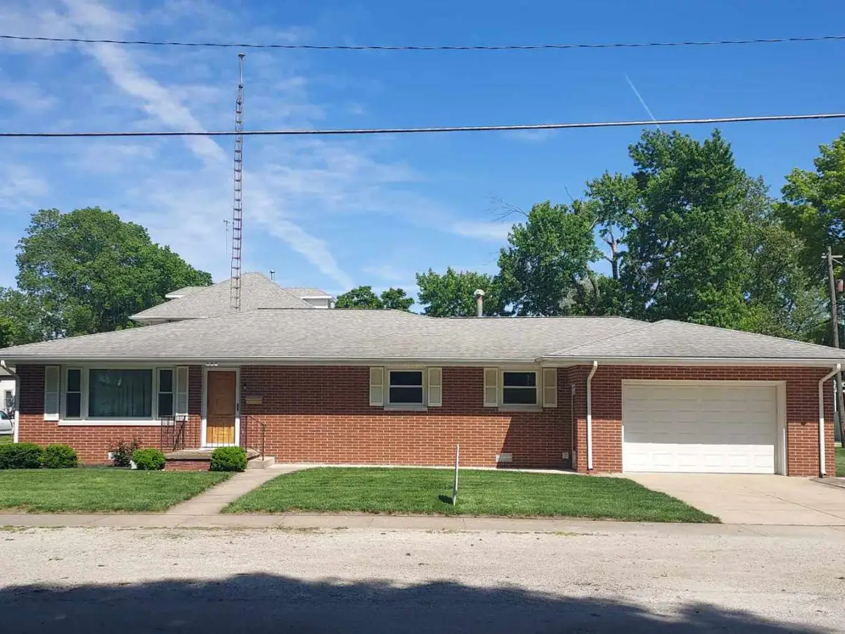 207 N Center Street, Tuscola, IL 61953 - #1