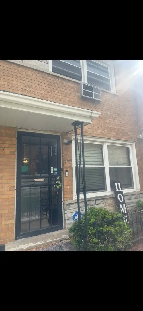 6950 S Cregier Avenue, Chicago, IL 60649