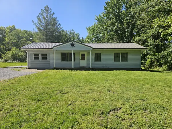 450 W Saddle Club Road, Bonnie, IL 62816