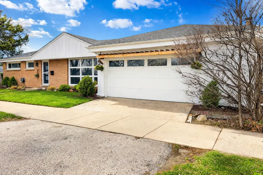 6803 N Keeler Avenue, Lincolnwood, IL 60712 - #2