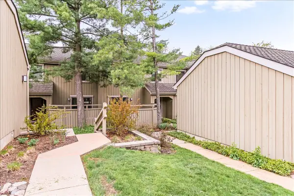 789 Oak Hill Road, Lake Barrington, IL 60010