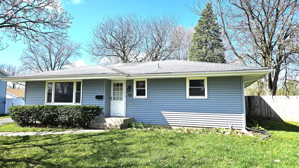 903 W 10th Street, Belvidere, IL 61008 - #1