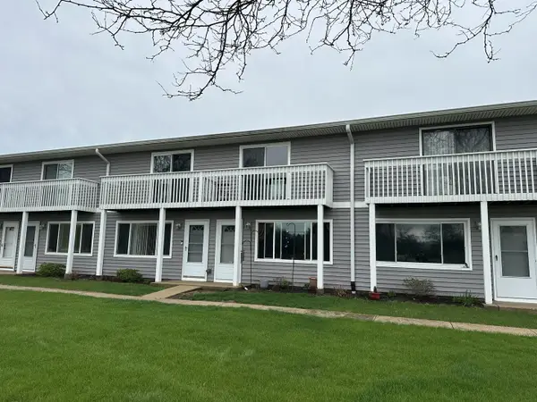 17444 W Walnut Lane, Gurnee, IL 60031