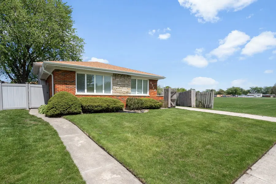 5712 W 102nd Street, Oak Lawn, IL 60453 - #3