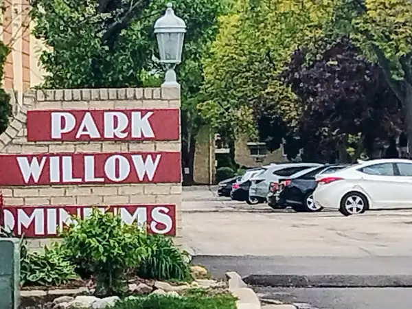 551 Carlysle Drive #2, Clarendon Hills, IL 60514