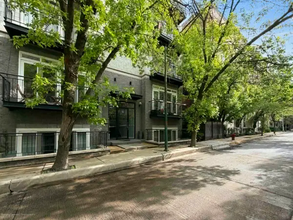 2352 W Bloomingdale Avenue #3W, Chicago, IL 60647