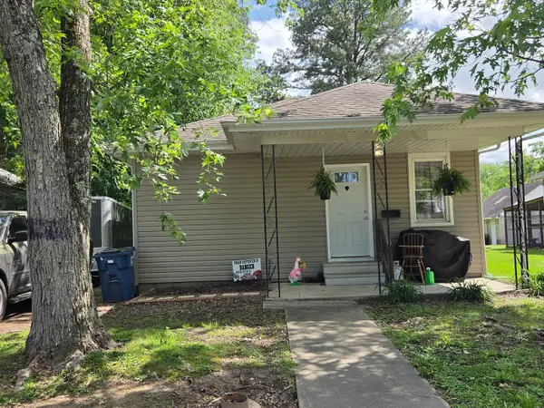 718 E Taylor Street, Benton, IL 62812