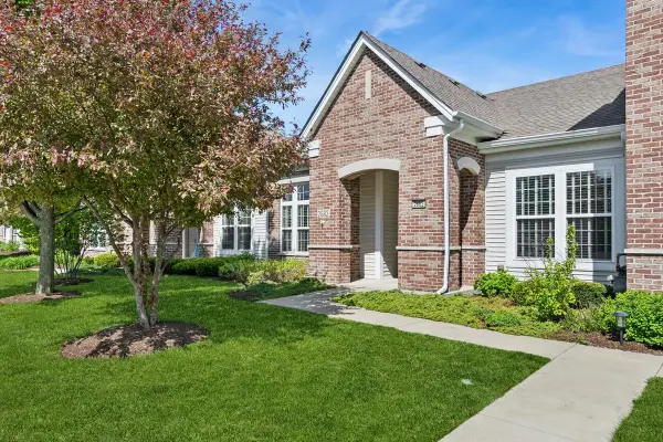 2682 Avondale Circle, Naperville, IL 60564