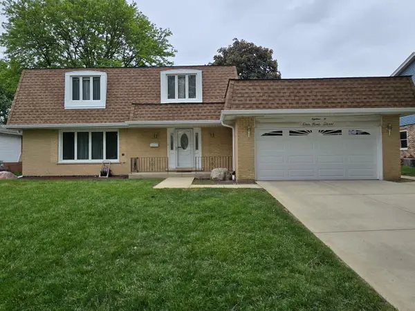 18W193 Holly Avenue, Darien, IL 60561